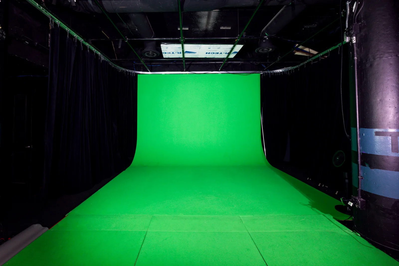 Green screen studio at VibeShack